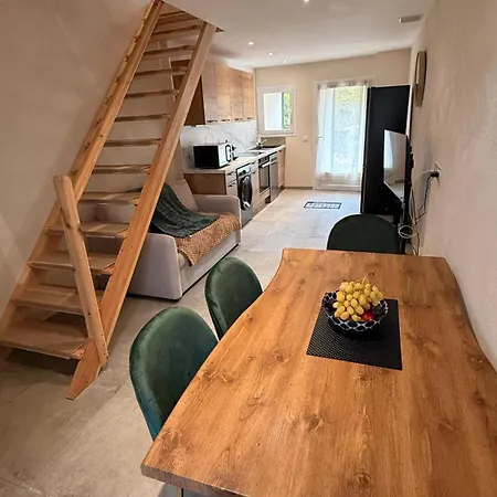 Maison De Village Nyaraló